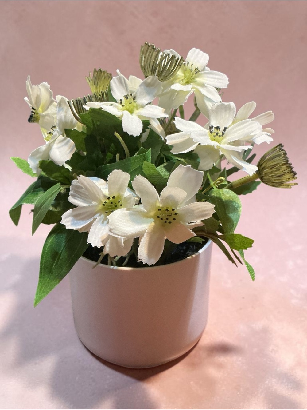 💟White Artificial Daisy Arrangement in White Ceramic Pot